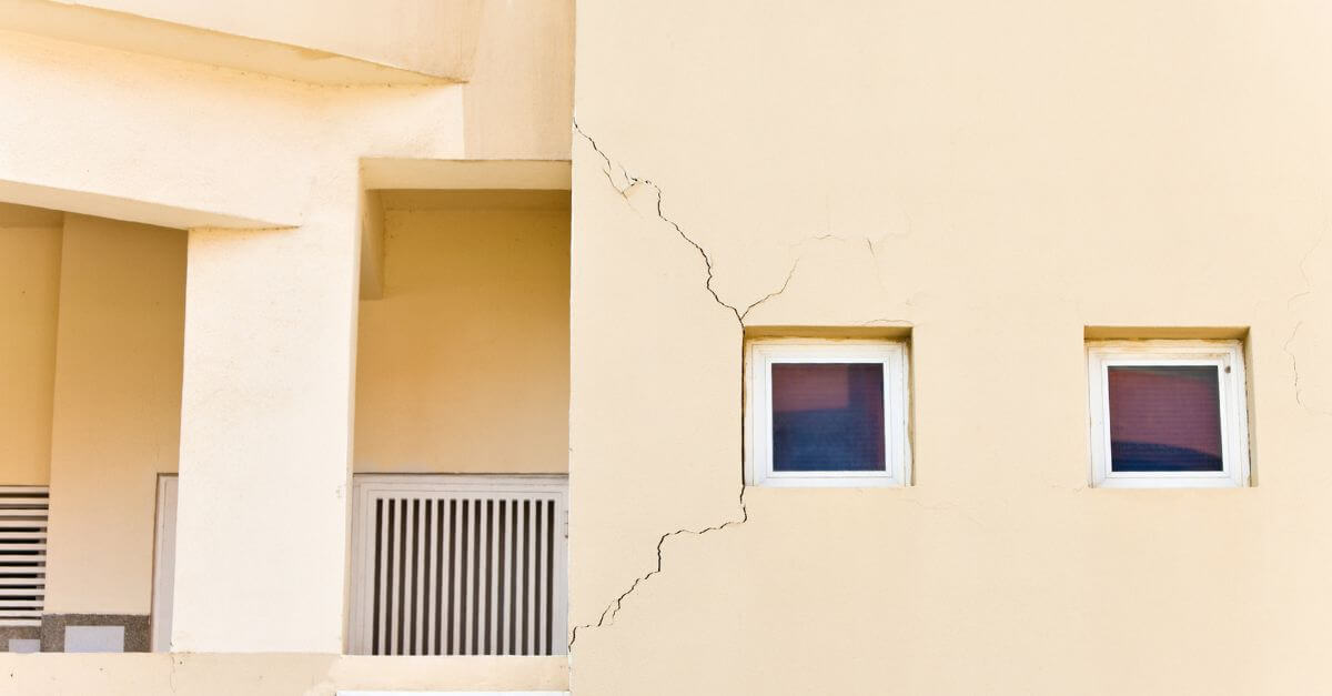 Grietas y fisuras por desplazamientos y vibraciones